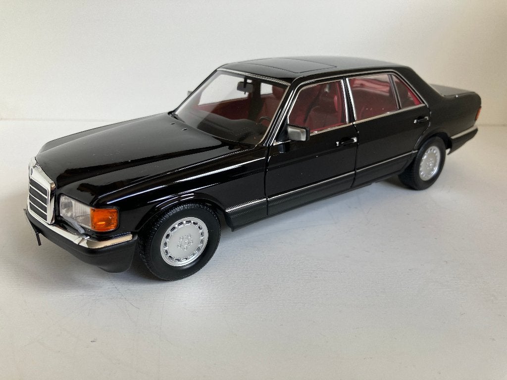 Mercedes Benz 560 SEL (w126) van 1991  1/18 Norev, Hobby en Vrije tijd, Modelauto's | 1:18, Ophalen of Verzenden, Nieuw, Auto
