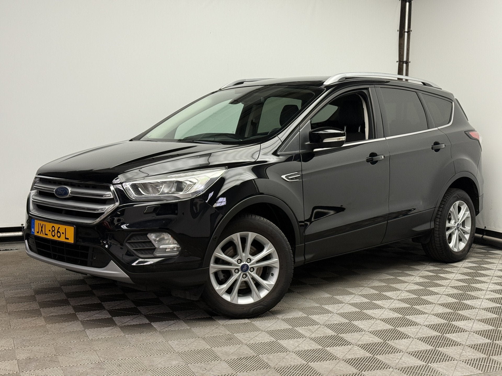 Ford Kuga 1.5 EcoBoost Titanium Navi PDC LM17" (bj 2018), Auto's, 4 cilinders, Automatische klimaatregeling, Leder en Stof, Zwart