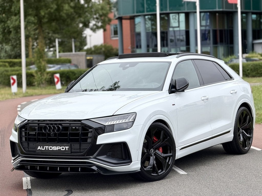 Audi Q8 55 TFSI e Quattro S-Line Pano Rs Zetels SQ8 Softclos, Auto's, Audi, Automaat, Gebruikt, 2995 cc, 2800 kg