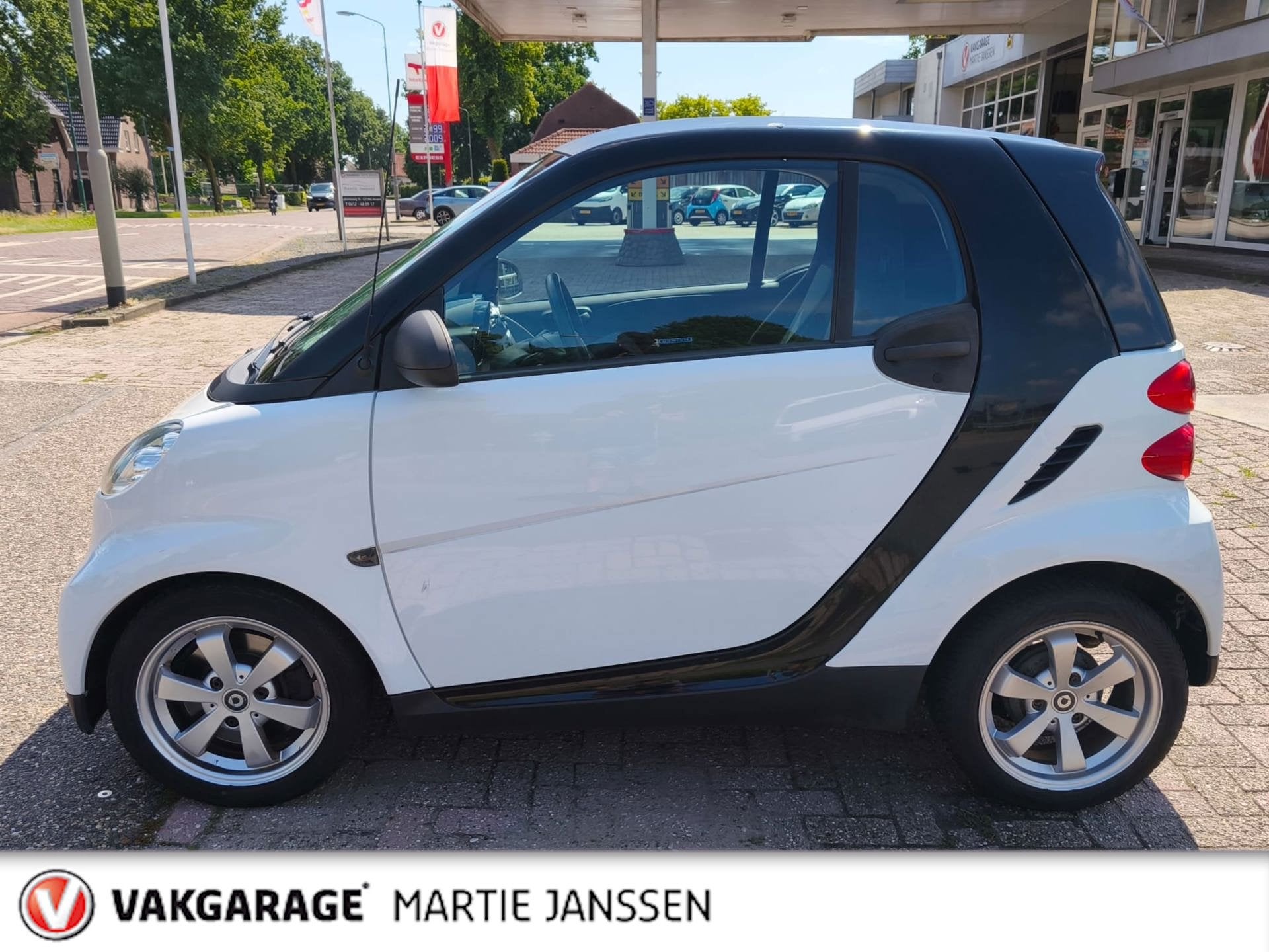 Smart Fortwo coupé 1.0 mhd Pure, Auto's, Euro 5, Gebruikt, Zwart, 18 €/maand