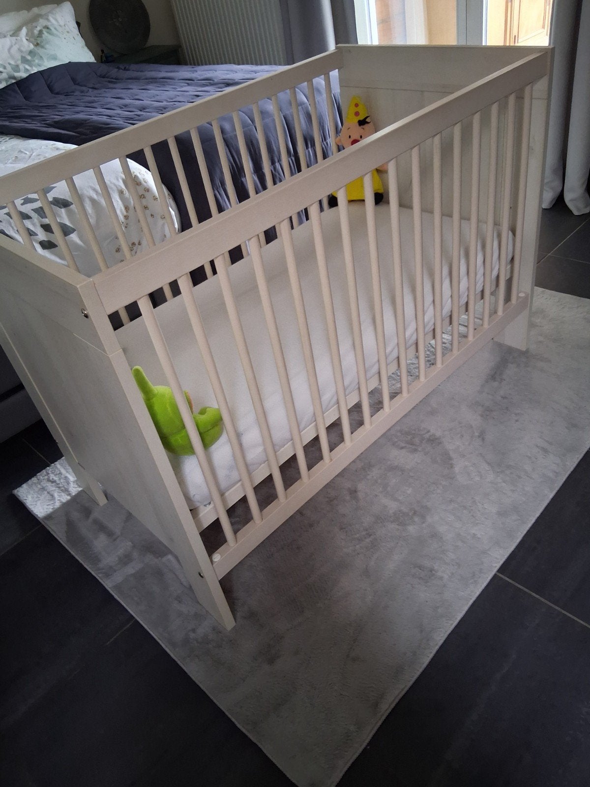 Verstelbaar wit babyledikantje, Ophalen, Gebruikt