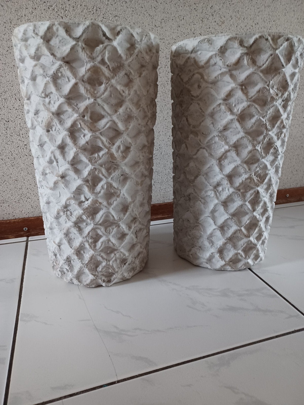 Set van 2 decoratieve bloempotten, wit, met patroon 40x21 cm, Gebruikt, Minder dan 60 cm, Rond, Ophalen of Verzenden