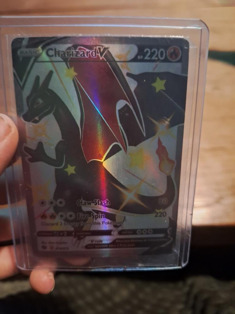 Pokemon charizard shiny v, Hobby en Vrije tijd, Verzamelkaartspellen | Pokémon, Ophalen of Verzenden