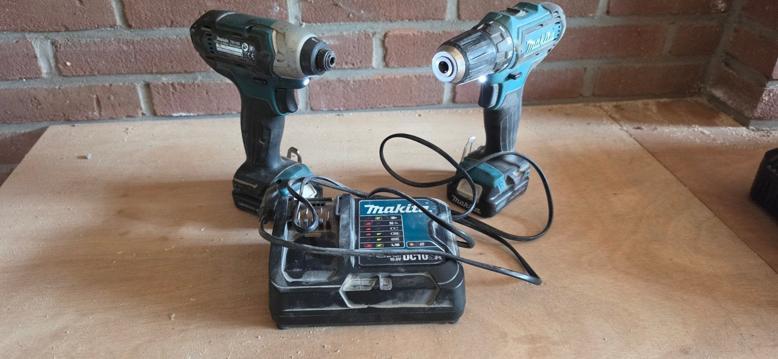 Makita Boor- en Schroefmachine Set (10,8 volt)met Oplader, Doe-het-zelf en Verbouw, Gebruikt, Variabele snelheid, Ophalen of Verzenden