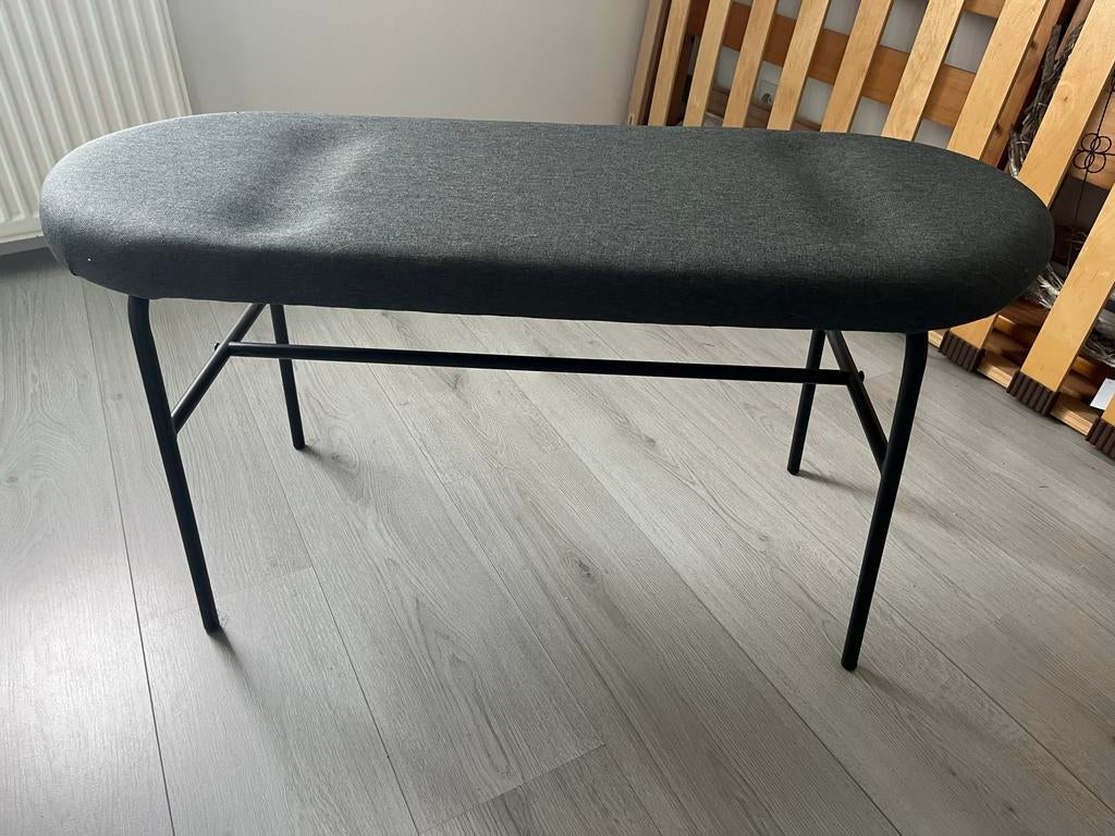Donkergroen stoffen bankje/poef met metalen onderstel, Huis en Inrichting, Stoelen, Ophalen, Gebruikt, Overige kleuren, Eén