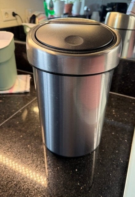 Brabantia Touch Bin 3 liter Matt Steel Fingerprint Proof 7c, Ophalen of Verzenden, Zo goed als nieuw, Minder dan 10 liter, Rvs