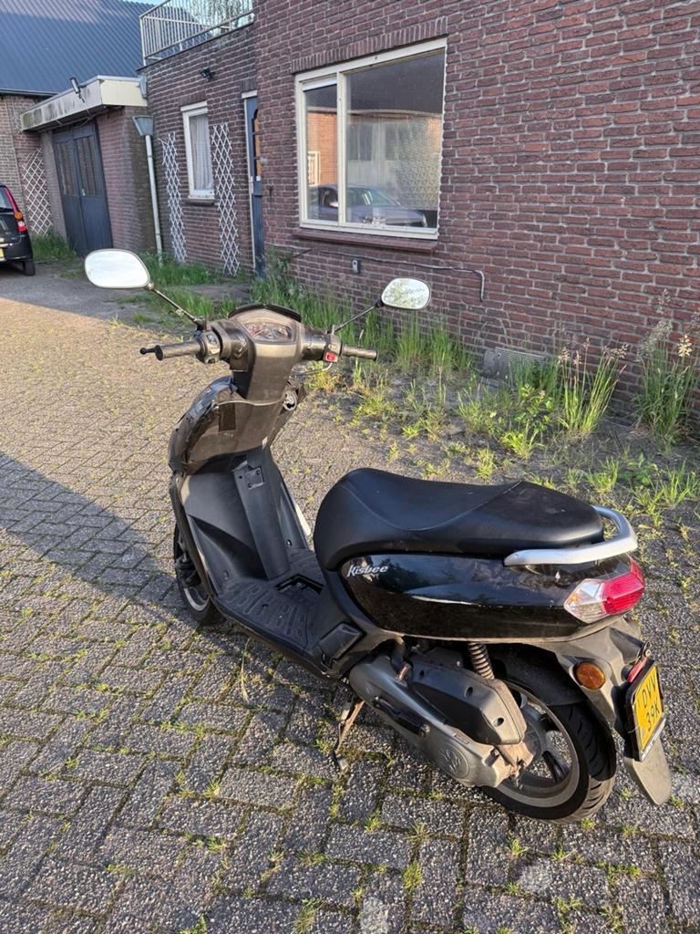 2019 Peugeot Kisbee Scooter - Geel kenteken, Fietsen en Brommers, Ophalen, Gebruikt, Overige modellen, Maximaal 45 km/u
