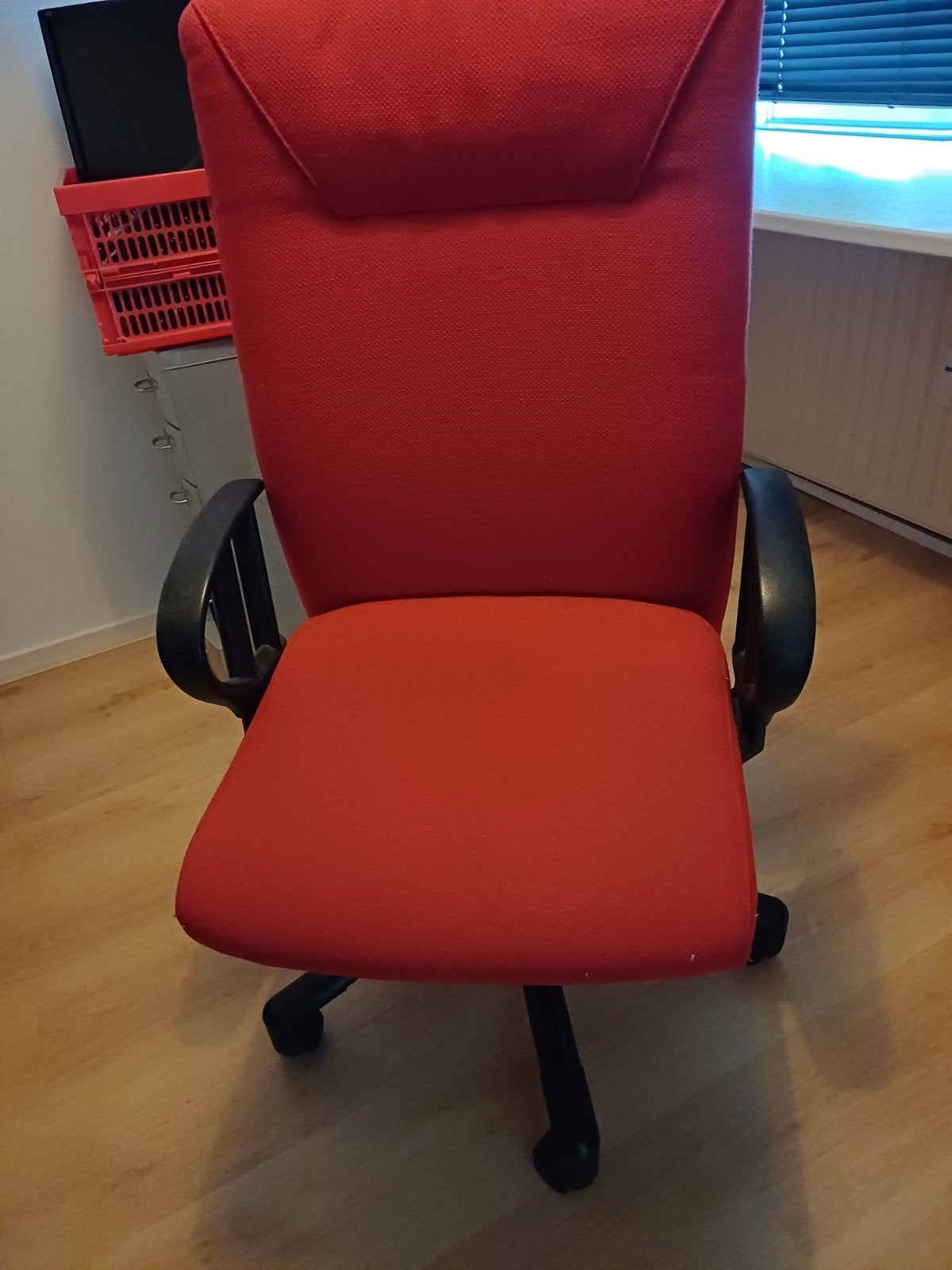 Foto 3 van Rode Bureaustoel - Comfortabel en Verstelbaar