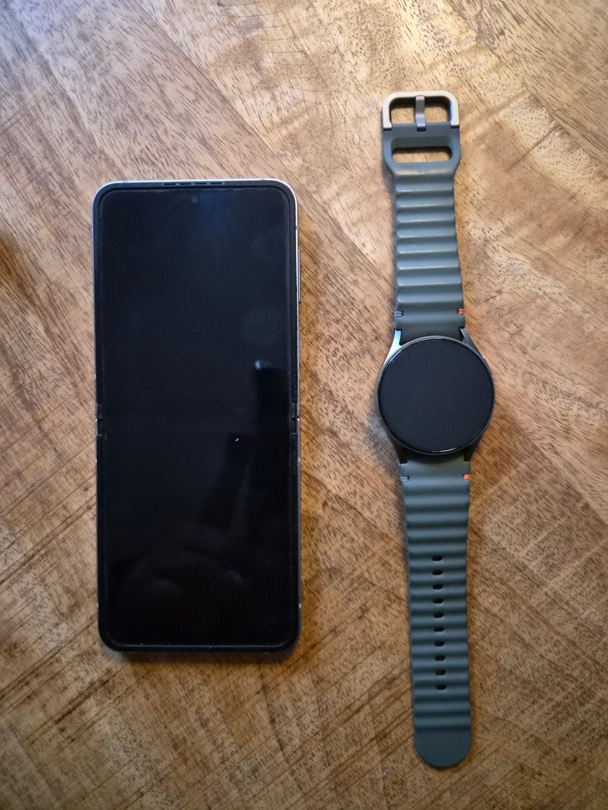 Foto 3 van Samsung Galaxy Z Flip 6 256GB met Watch 7