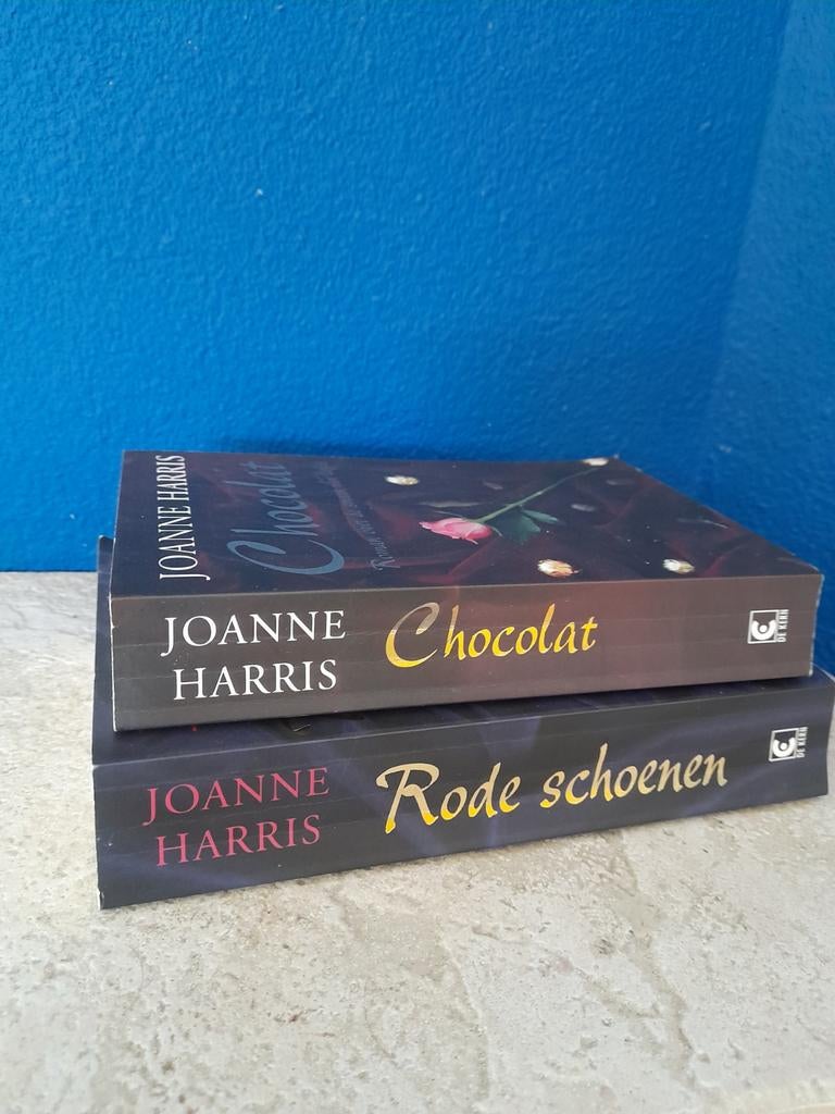 Joanne Harris - Chocolat & Rode schoenen, Ophalen of Verzenden, Gelezen, Joanne Harris