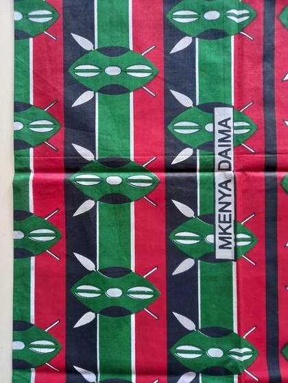Restant katoenen stof uit Kenia 110 x 155 cm, Hobby en Vrije tijd, Stoffen en Lappen, Overige kleuren, 120 cm of meer, Ophalen of Verzenden