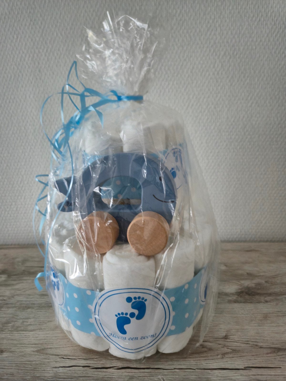 Kraamcadeau luiertaart met walvis rammelaar - Hoera een zoon, Ophalen