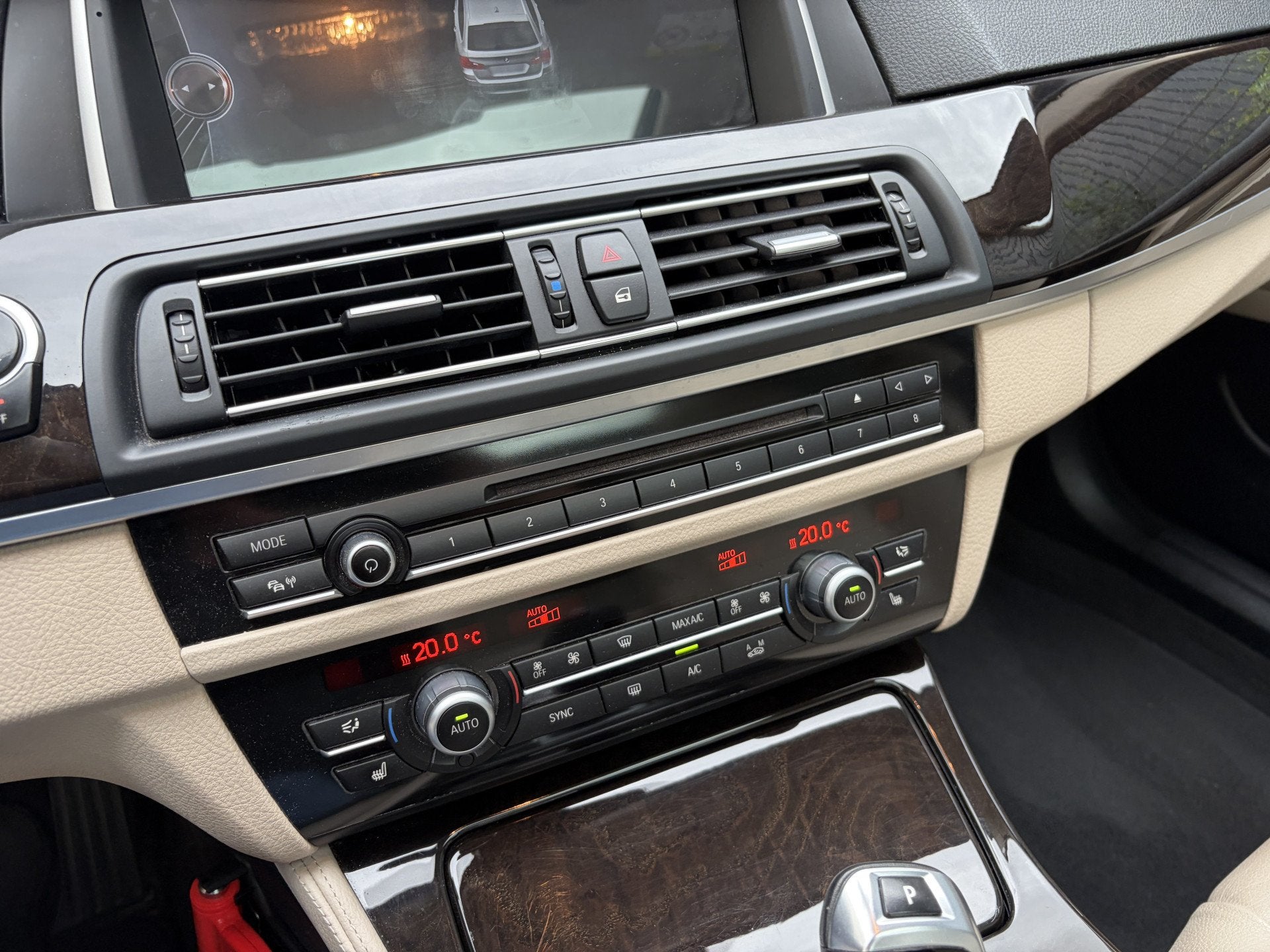 Foto 12 van BMW 5 Serie Touring 520i High Executive / AUTOMAAT / LEER /