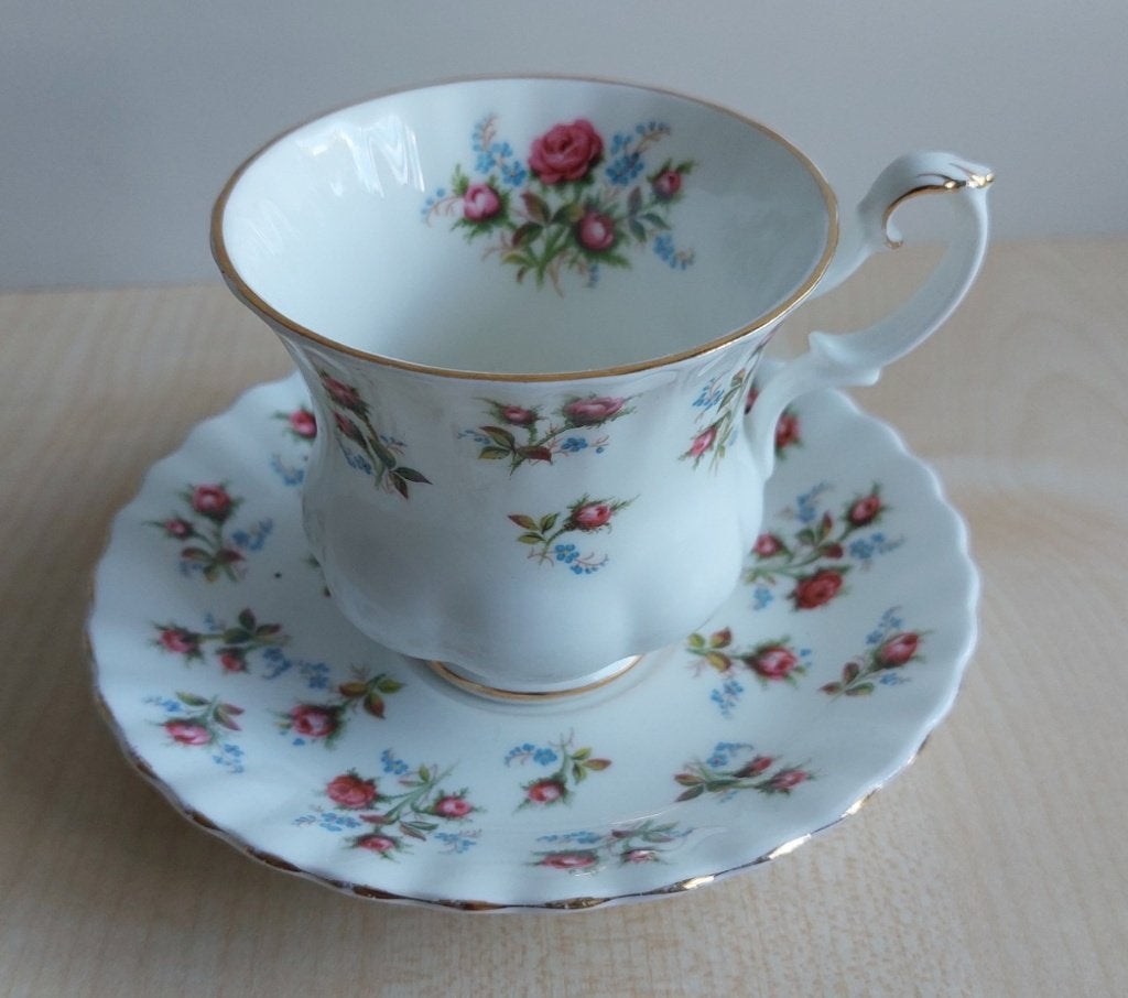 Royal Albert, design ‘Winsome' Teacup, Antiek en Kunst, Ophalen of Verzenden