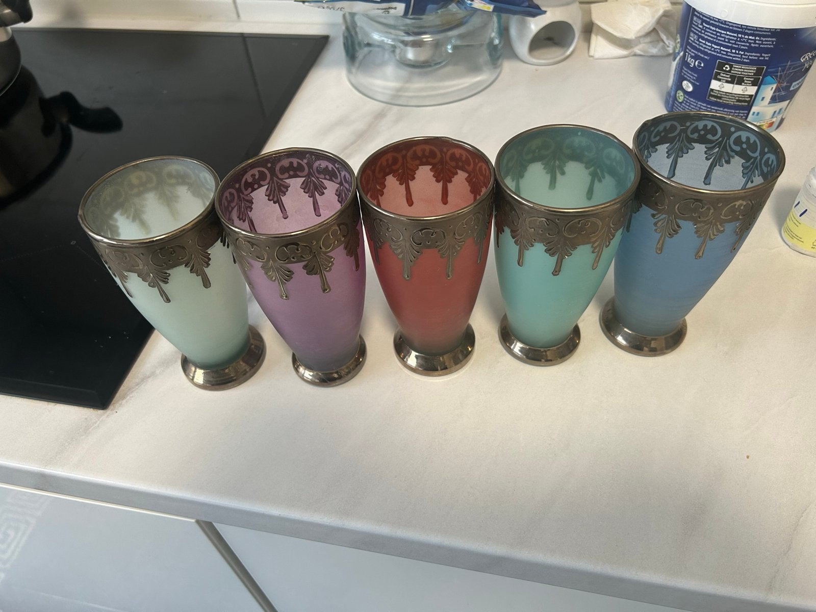 Set van 5 Vintage Gekleurde Glazen met Metalen Rand, Antiek en Kunst, Ophalen of Verzenden