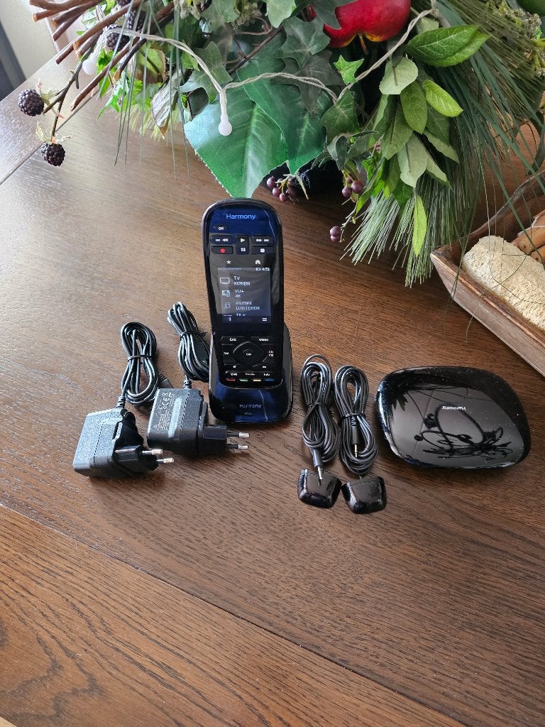 Logitech Harmony Touch + Hub + IR Blasters, Audio, Tv en Foto, Afstandsbedieningen, Ophalen of Verzenden, Zo goed als nieuw, Game console