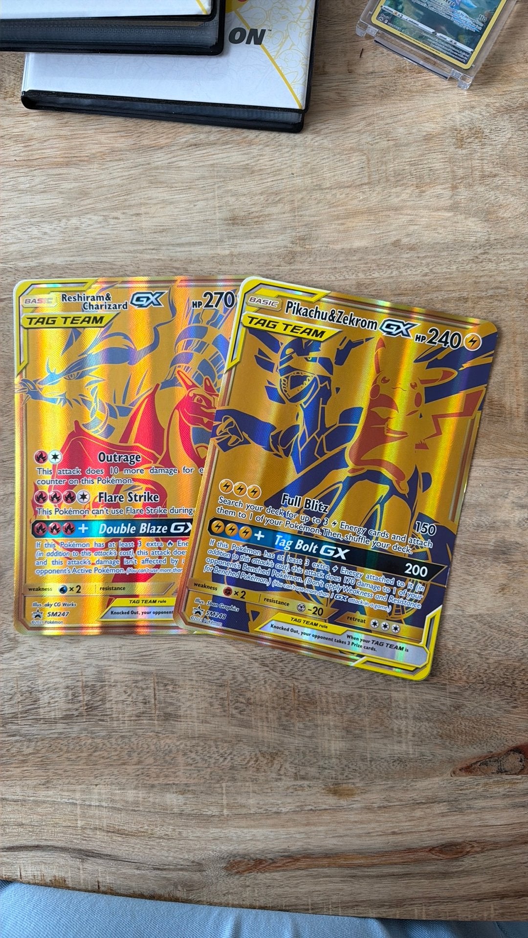 Reshiram&charizard en pikachu&zekrom, Ophalen of Verzenden, Zo goed als nieuw, Meerdere kaarten