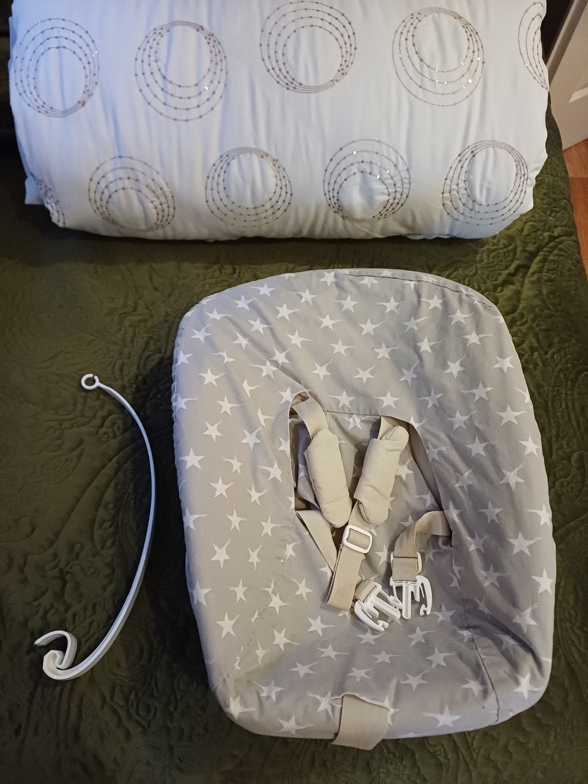 stokke baby nestje trip trap stoel met mobiel standaard, Kinderen en Baby's, Kinderstoelen, Ophalen, Zo goed als nieuw, Meegroeistoel