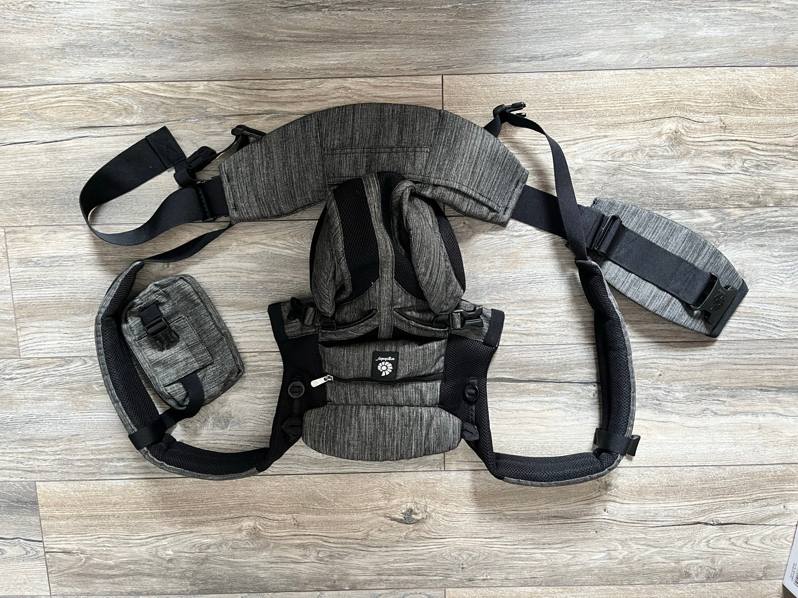 Ergobaby Omni 360 Cool Air Draagzak Zwart/Grijs, Kinderen en Baby's, Babydragers en Draagdoeken, Zo goed als nieuw, Buik, Rug of Zij