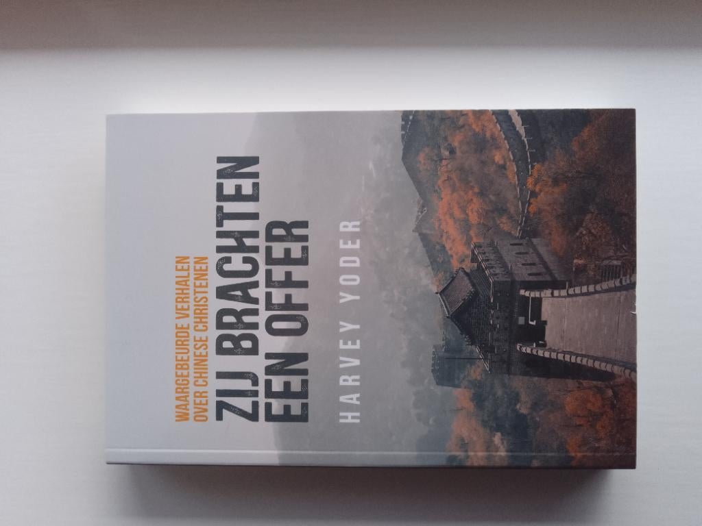 Zij brachten een offer - Harvey Yoder, Boeken, Godsdienst en Theologie, Zo goed als nieuw, Christendom | Protestants, Ophalen of Verzenden