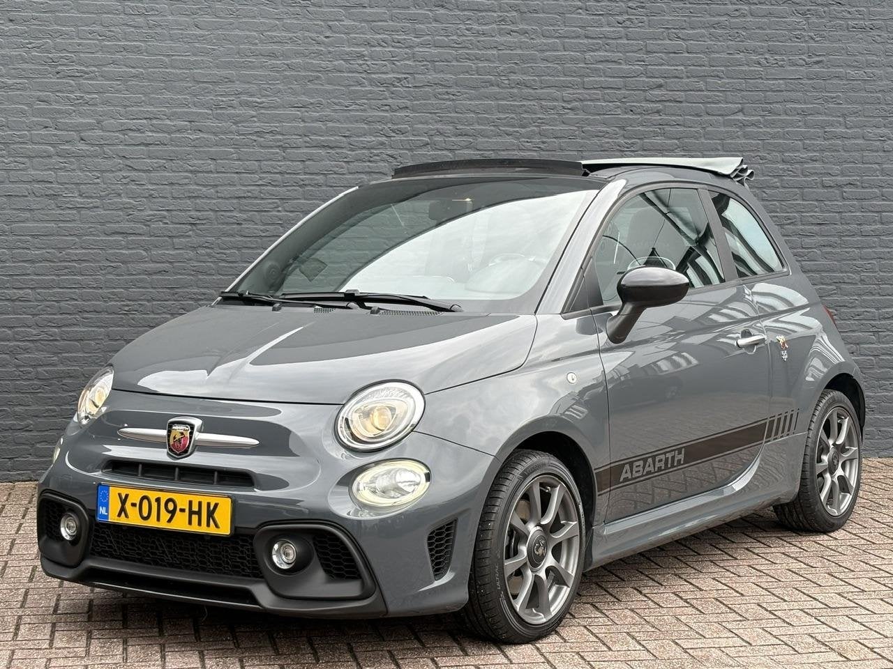Abarth 595C 1.4 T-Jet 145pk Cabrio | Carplay / Android Auto, Auto's, 145 pk, 4 cilinders, Cabriolet, 4 stoelen