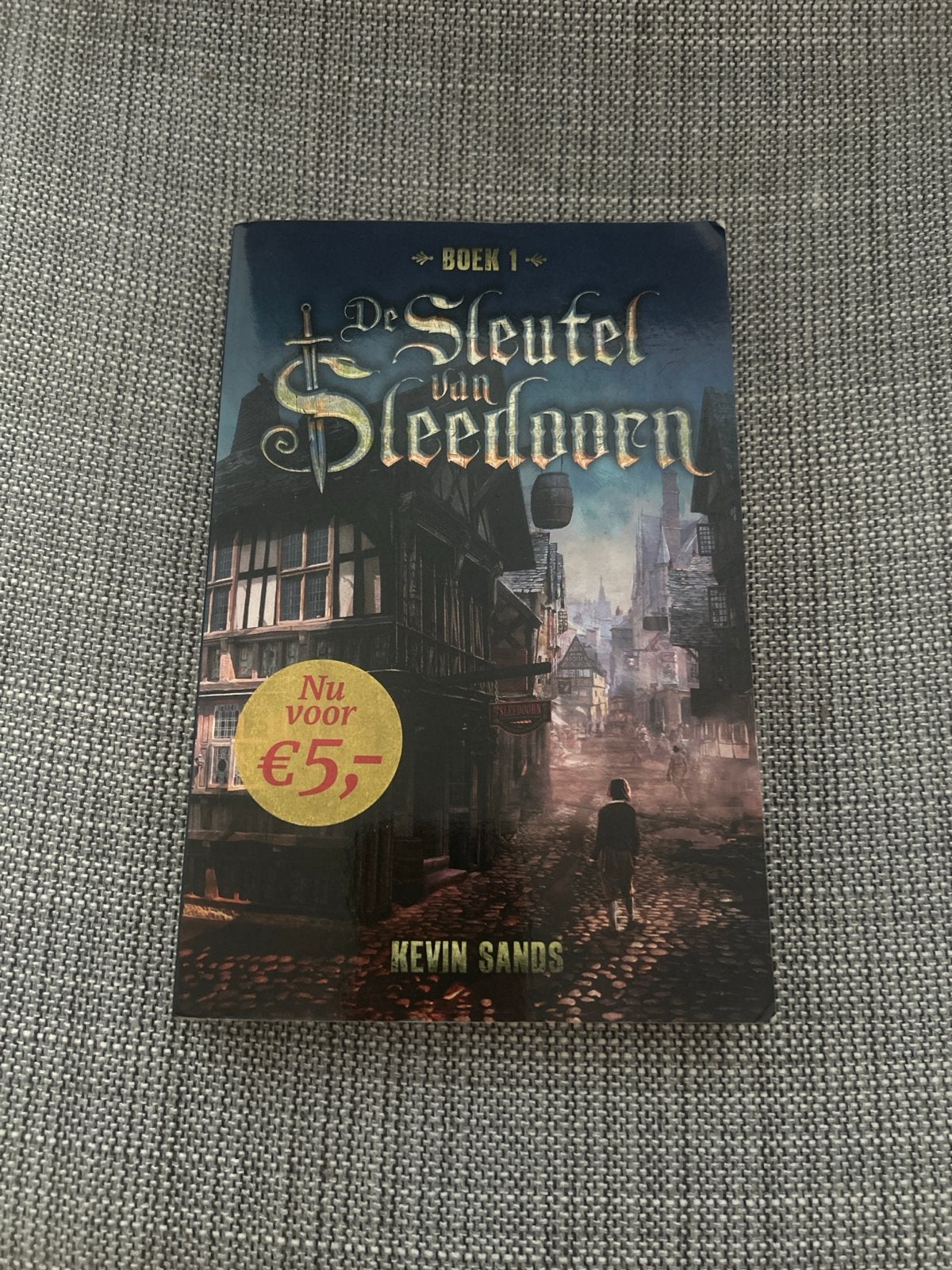 De Sleutel van Sleedoorn - Kevin Sands (Boek 1), Ophalen of Verzenden, Zo goed als nieuw