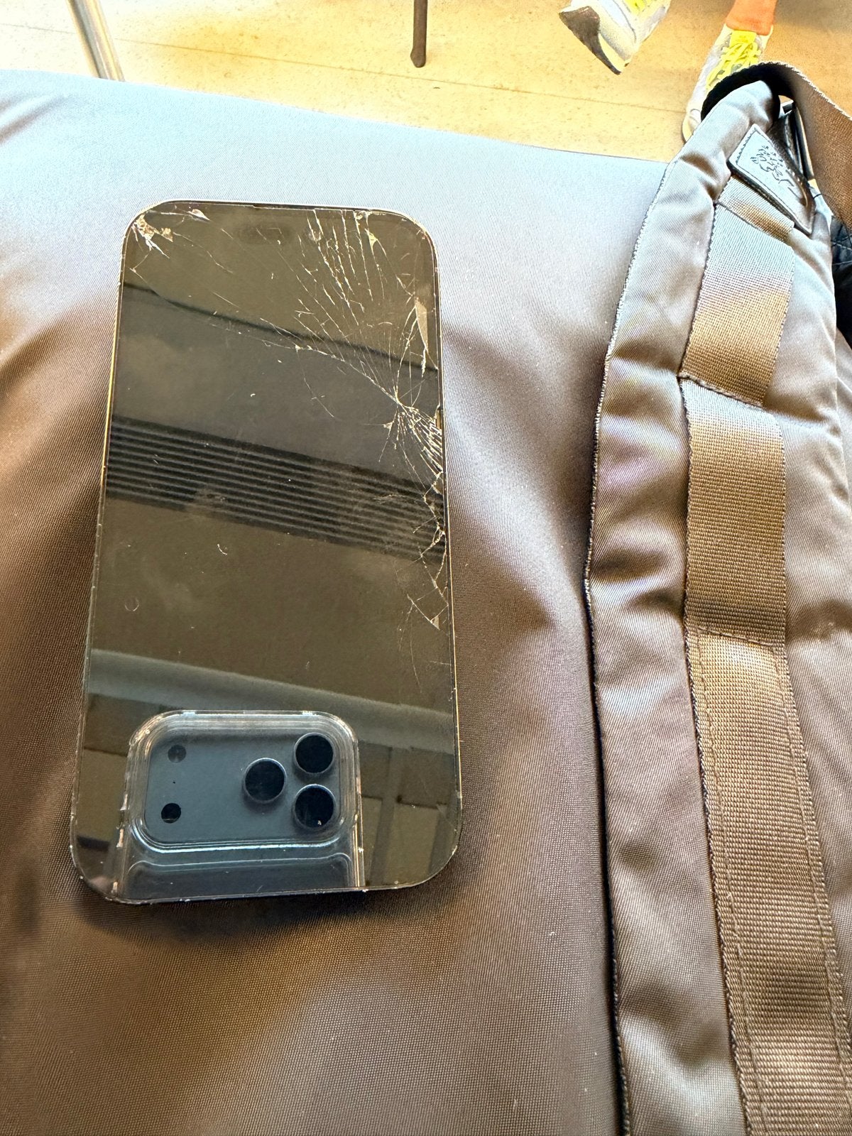 iPhone 14 Pro - Gebarsten scherm en achterkant, Telecommunicatie, Mobiele telefoons | Apple iPhone, Ophalen of Verzenden, Niet werkend