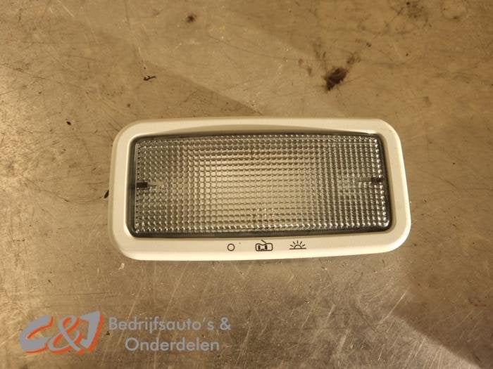 Binnenverlichting achter van een Volkswagen Transporter, Gebruikt, -, Volkswagen, -