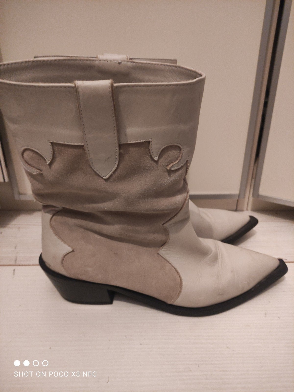 Half hoge leren Stoere ecru cowboy boots maat 40, Kleding | Dames, Schoenen, Beige, Lage of Enkellaarzen, Ophalen of Verzenden