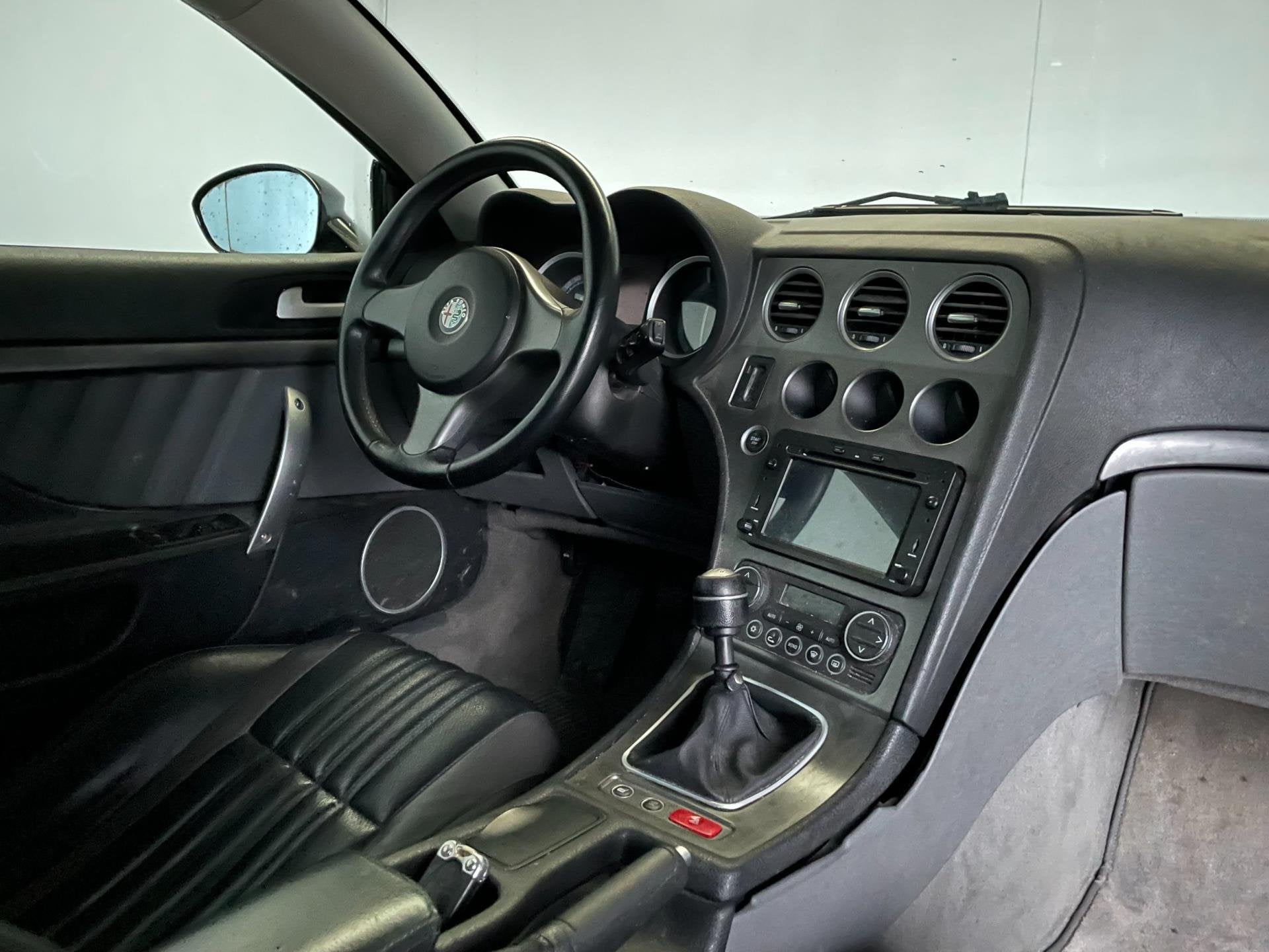 Alfa Romeo Brera 2.2 JTS Panorama Leer PDC Navi, Auto's, Brera, Gebruikt, Zwart, 4 cilinders