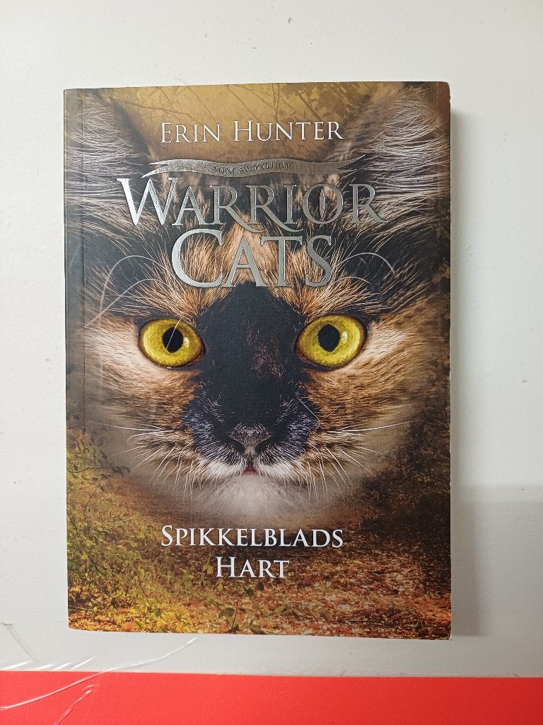 Boek - Erin Hunter - Warrior Cats - Spikkelblads Hart, Boeken, Ophalen of Verzenden, Gelezen