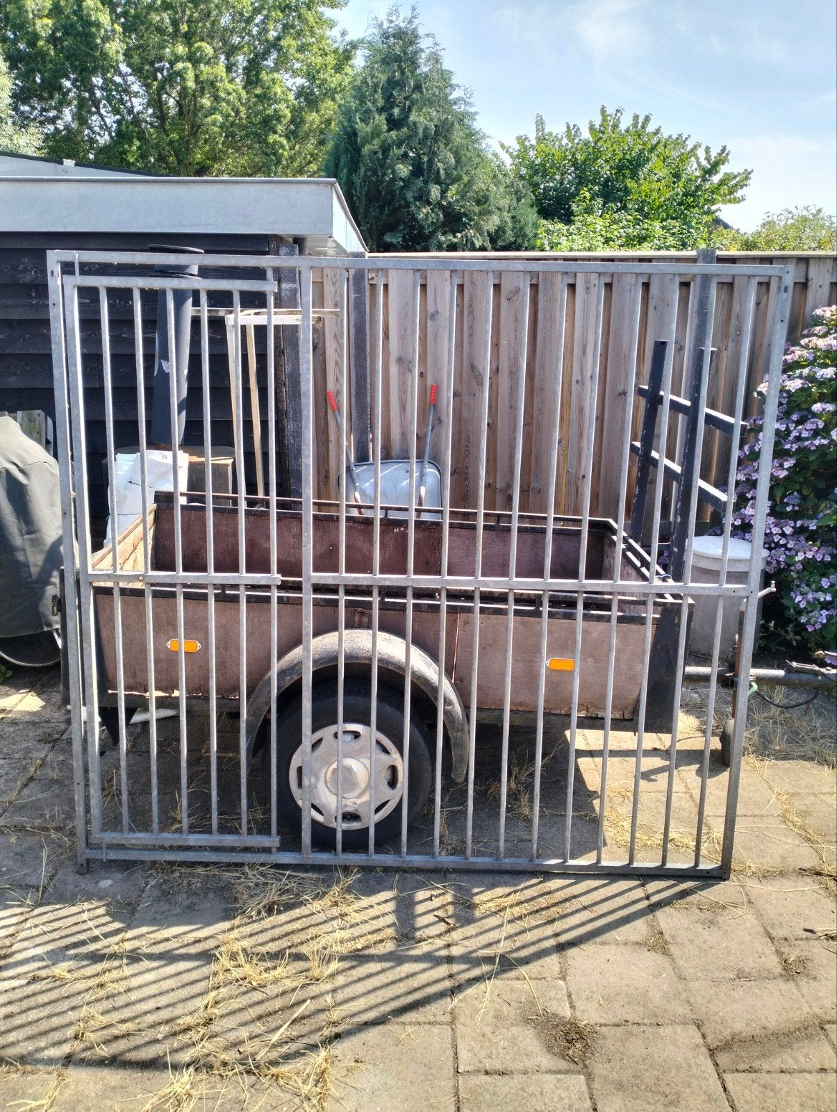 Ijzeren hekwerk met poort voor hondenren, Ophalen, Gebruikt, 110 cm of meer, 100 cm of meer