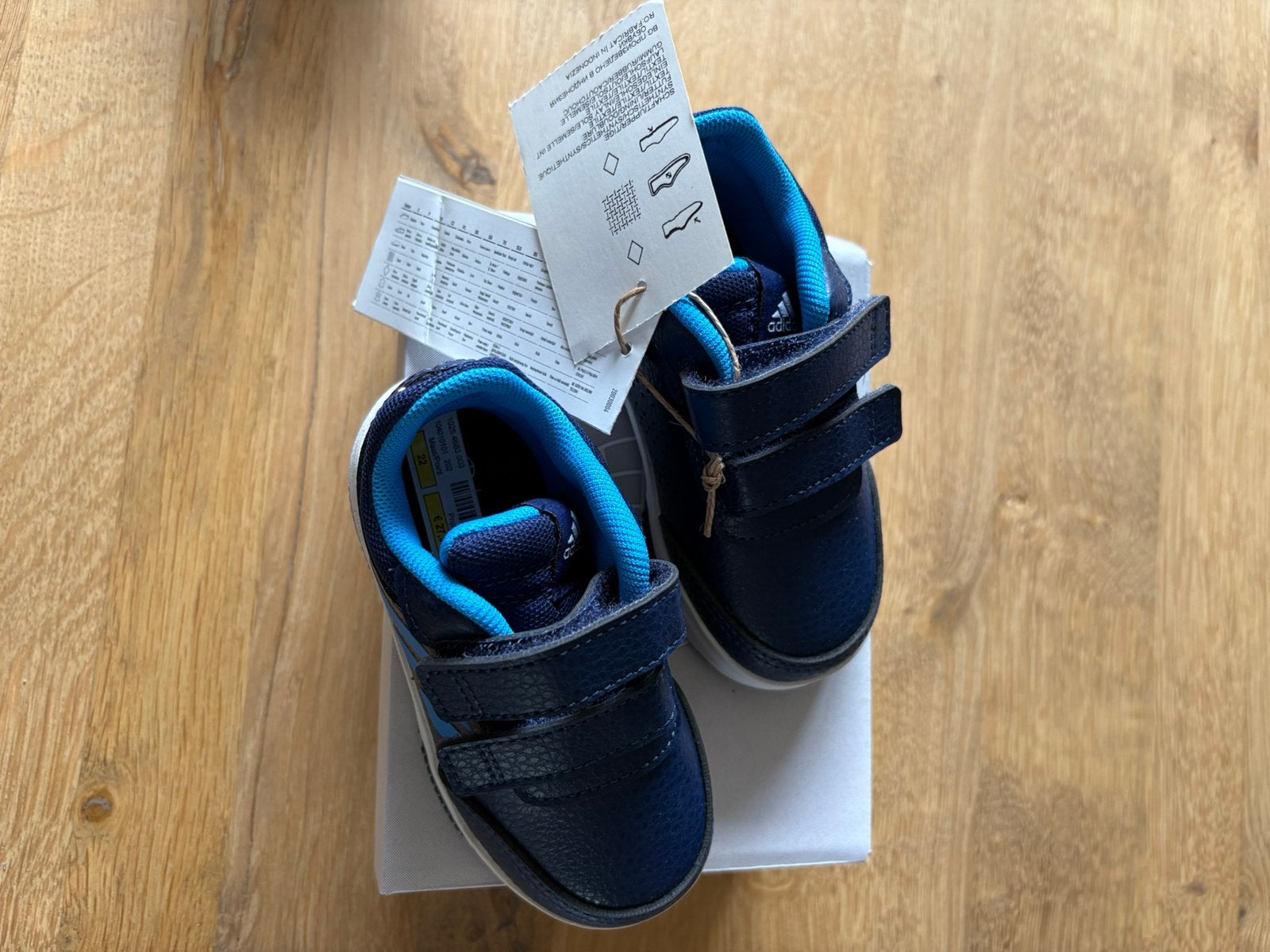 Nieuwe Adidas schoentjes maat 22, Schoentjes, Jongetje of Meisje, Nieuw, Ophalen of Verzenden