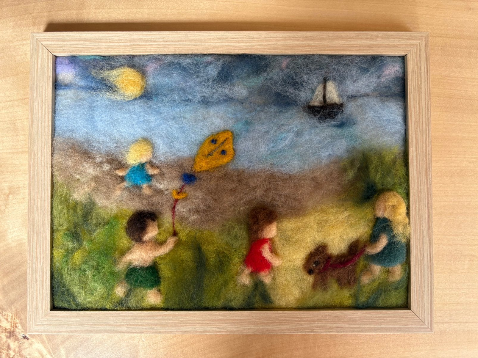Antroposofisch wolschilderij ‘aan het strand’, Ophalen of Verzenden, Nieuw, Figuurtje(s), Wolvilt