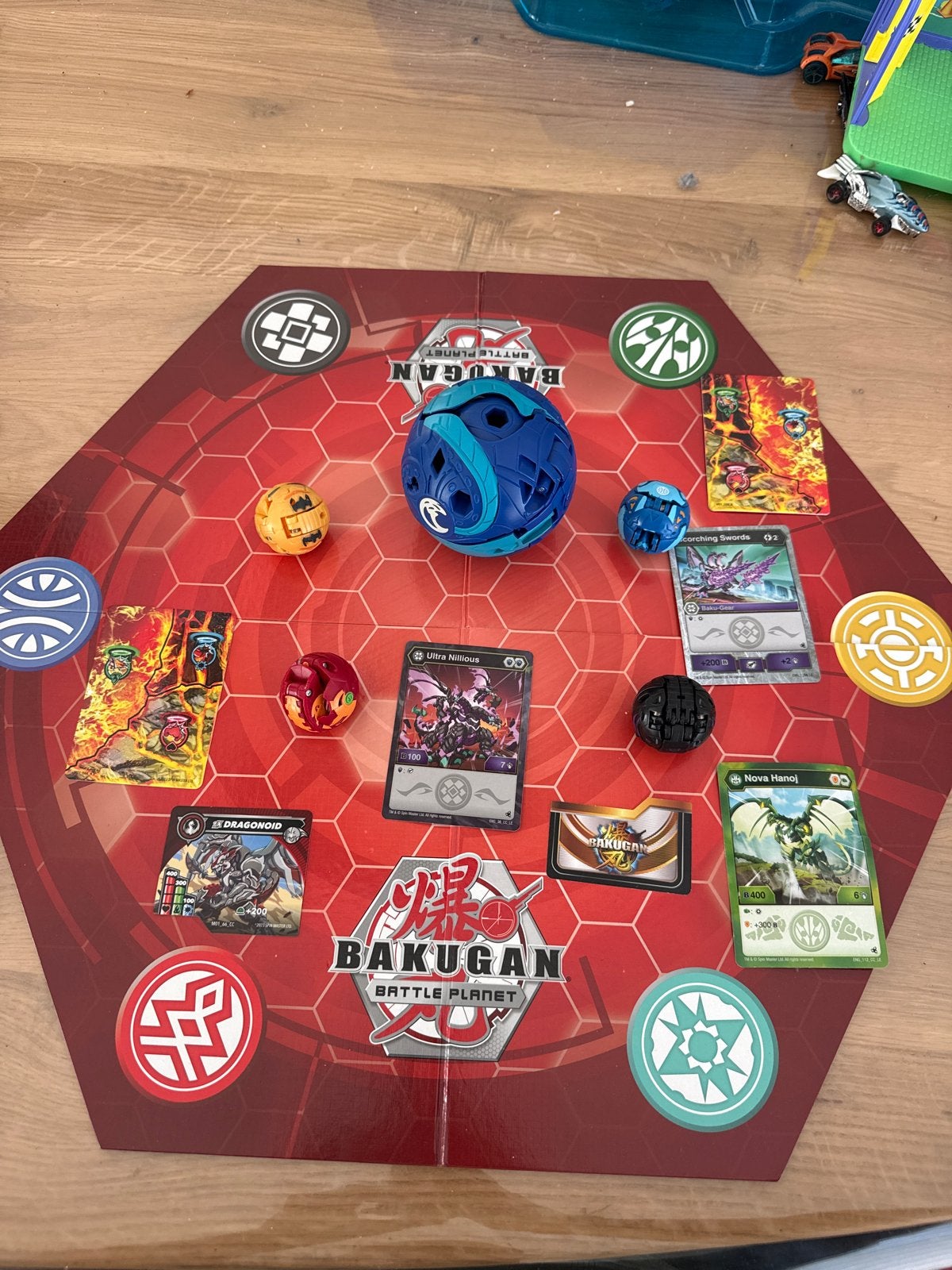 Bakugan Battle Planet Starter Set met extra's, Ophalen of Verzenden, Zo goed als nieuw, Jongen of Meisje