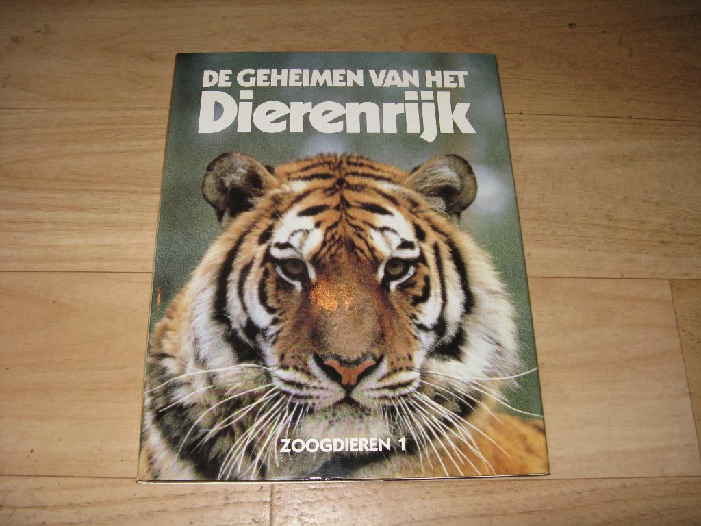 De geheimen van het dierenrijk - Zoogdieren 1, Boeken, Ophalen of Verzenden, Gelezen, Overige diersoorten