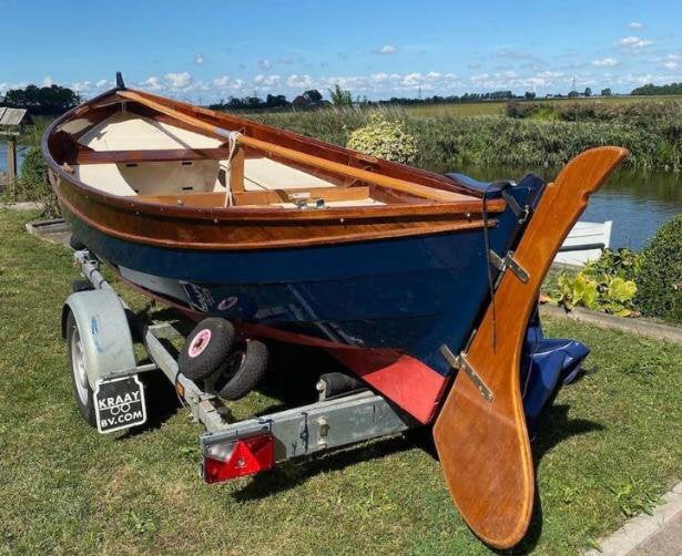 Laakse Sloep (4,30x1,7 +roer 30 cm), 4 m, Elektrisch, 2 m, Buitenboordmotor