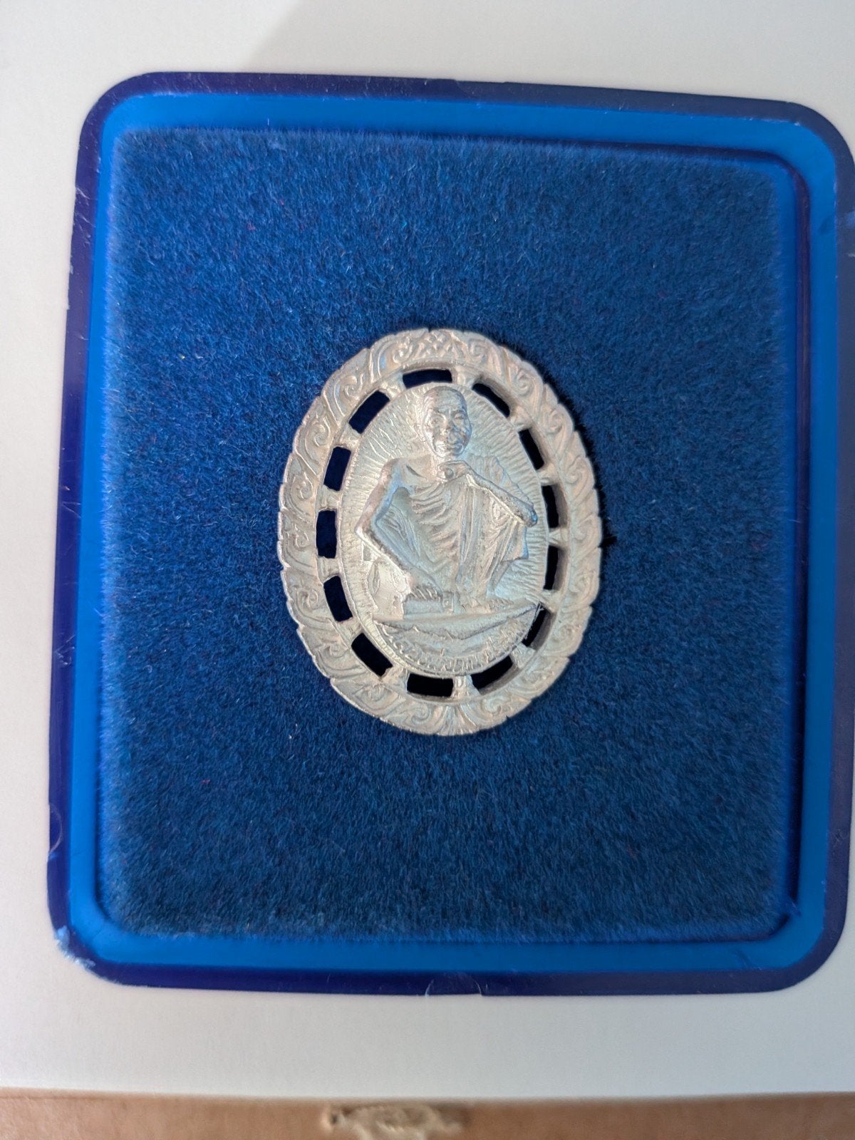 Boeddha amulet uit Thailand - Zilverkleurig, Ophalen of Verzenden, Gebruikt, Sieraad, Boeddhisme
