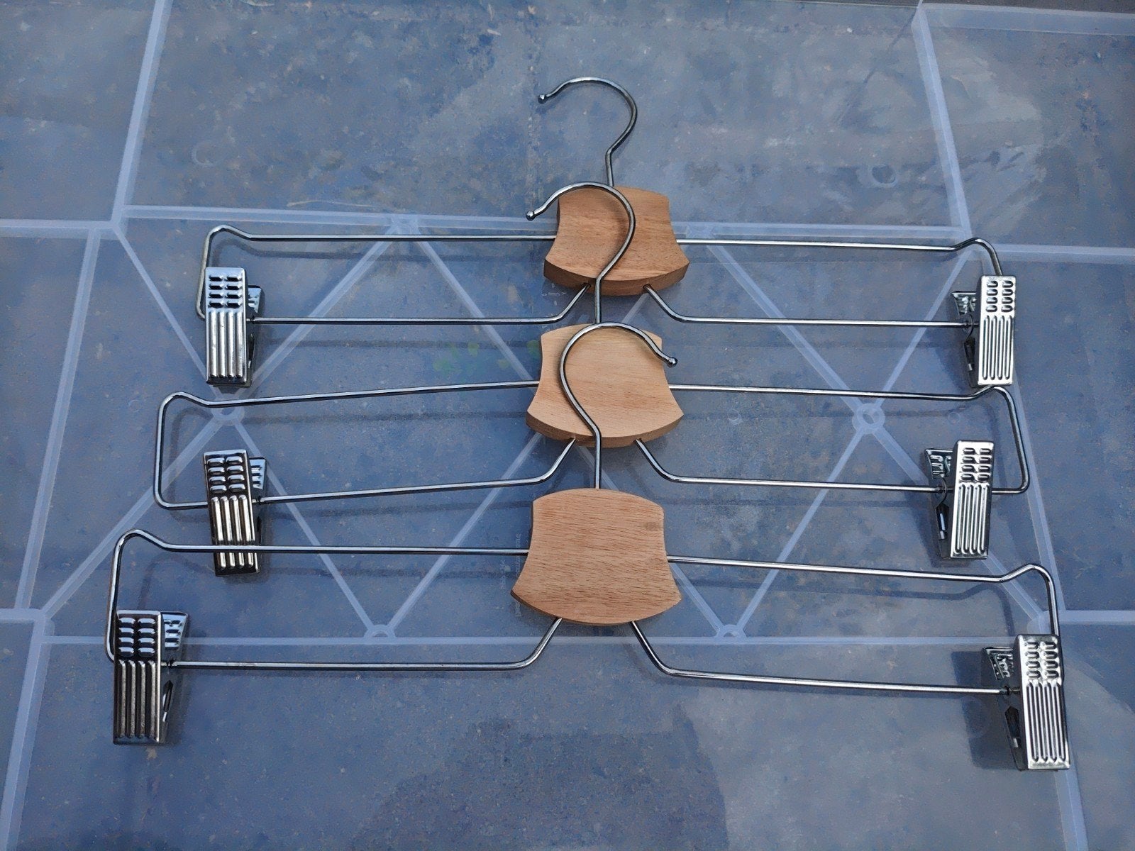 Set van 3 kledinghangers met klemmen - Hout en Metaal, Kleding | Dames, Kledinghangers, Ophalen, Hout, Volwassenen