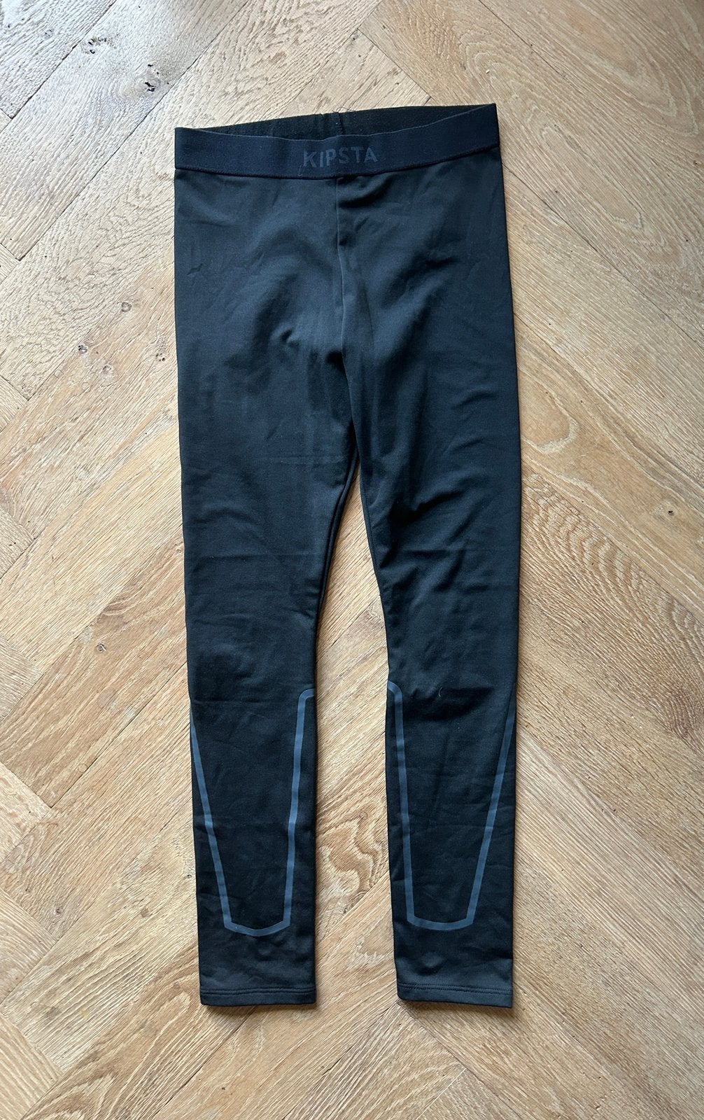Kipsta Decathlon zwarte thermobroek 10-11 jaar, Ophalen of Verzenden, Zo goed als nieuw, Jongen of Meisje, Broek