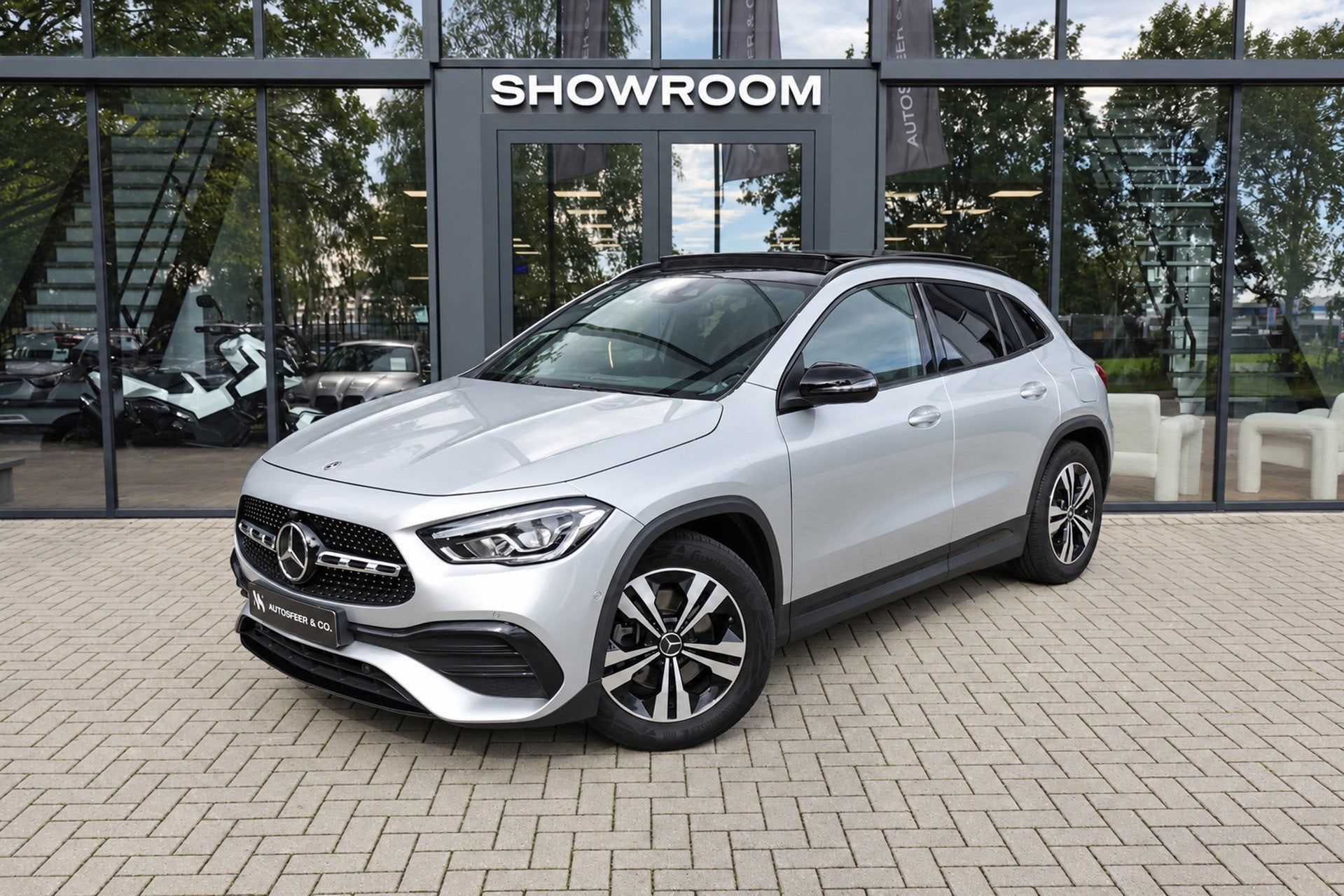 Mercedes-Benz GLA-klasse 220 d PANO KEYLESS CAM, Auto's, Dealer onderhouden, Gebruikt, Zwart, Leder en Stof