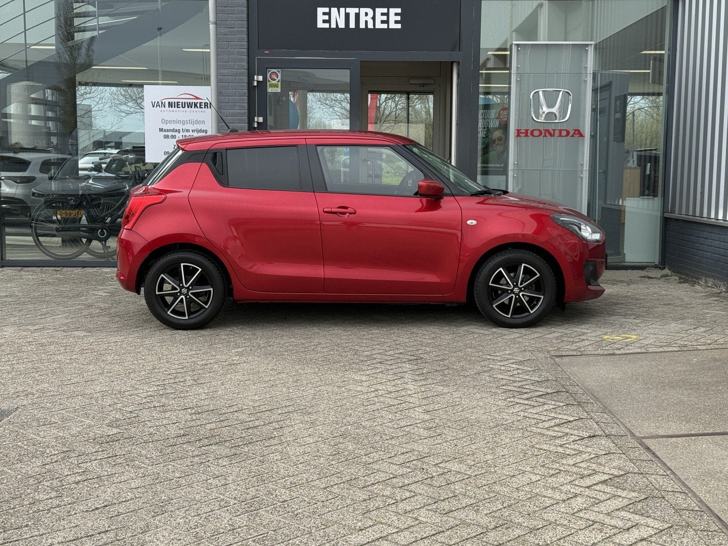 SUZUKI Swift 1.2 83pk Hybrid automaat Select | navigatie | c, Auto's, Suzuki, Stof, Gebruikt, 4 cilinders, 400 kg
