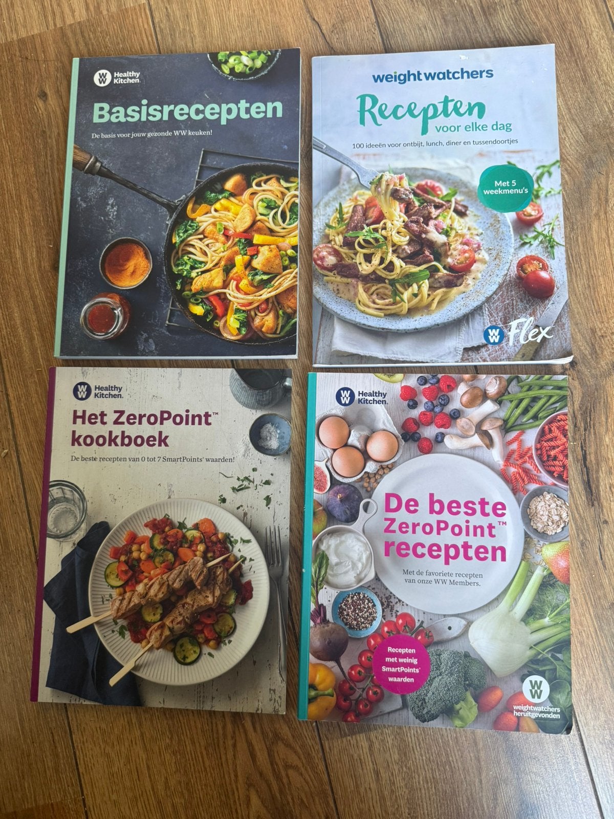 4 Weight Watchers recepten-/kook boeken A4 formaat zgan, Ophalen of Verzenden, Zo goed als nieuw