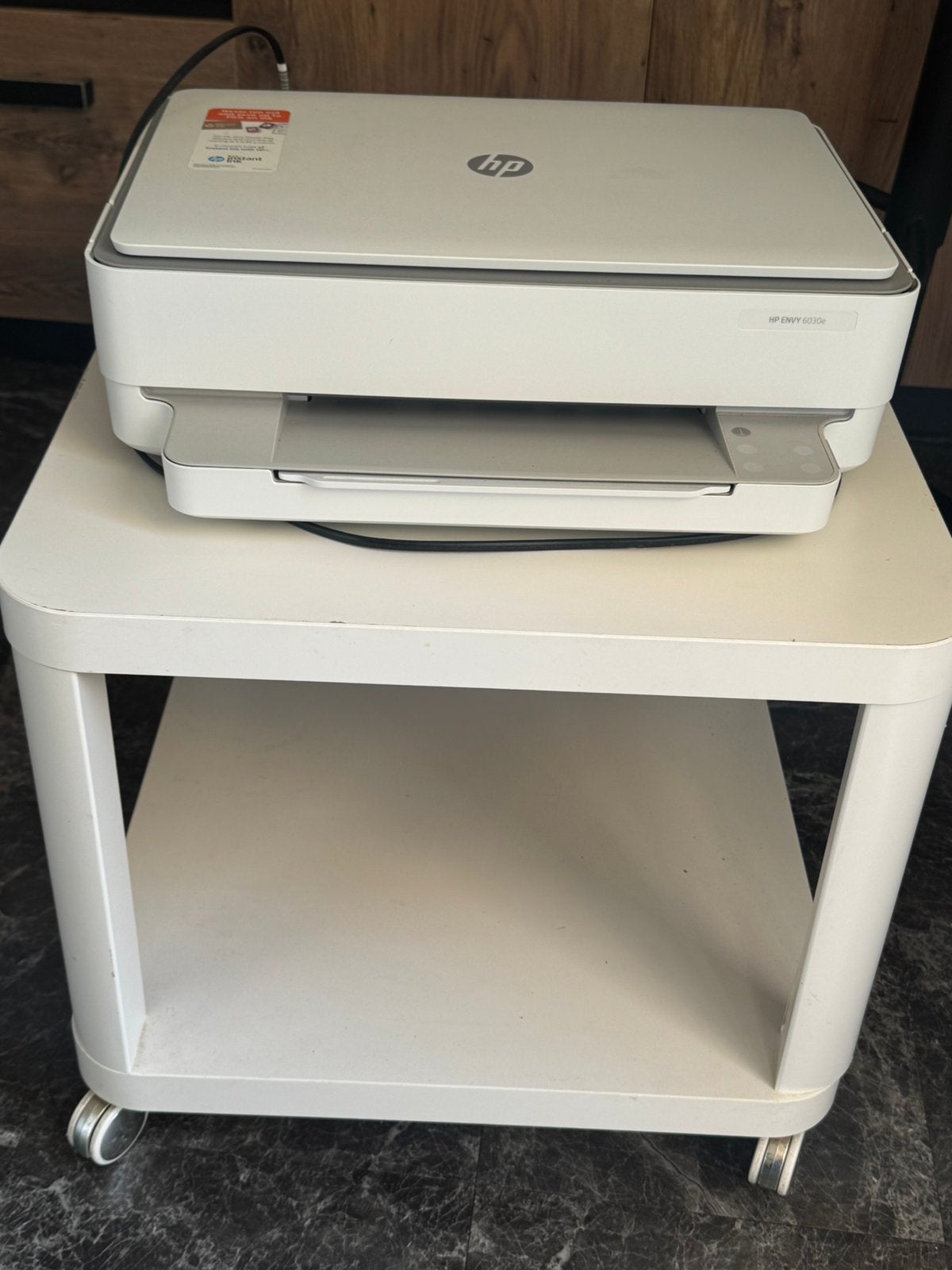 HP printer met tafeltje, Computers en Software, Printers, Ophalen, Zo goed als nieuw