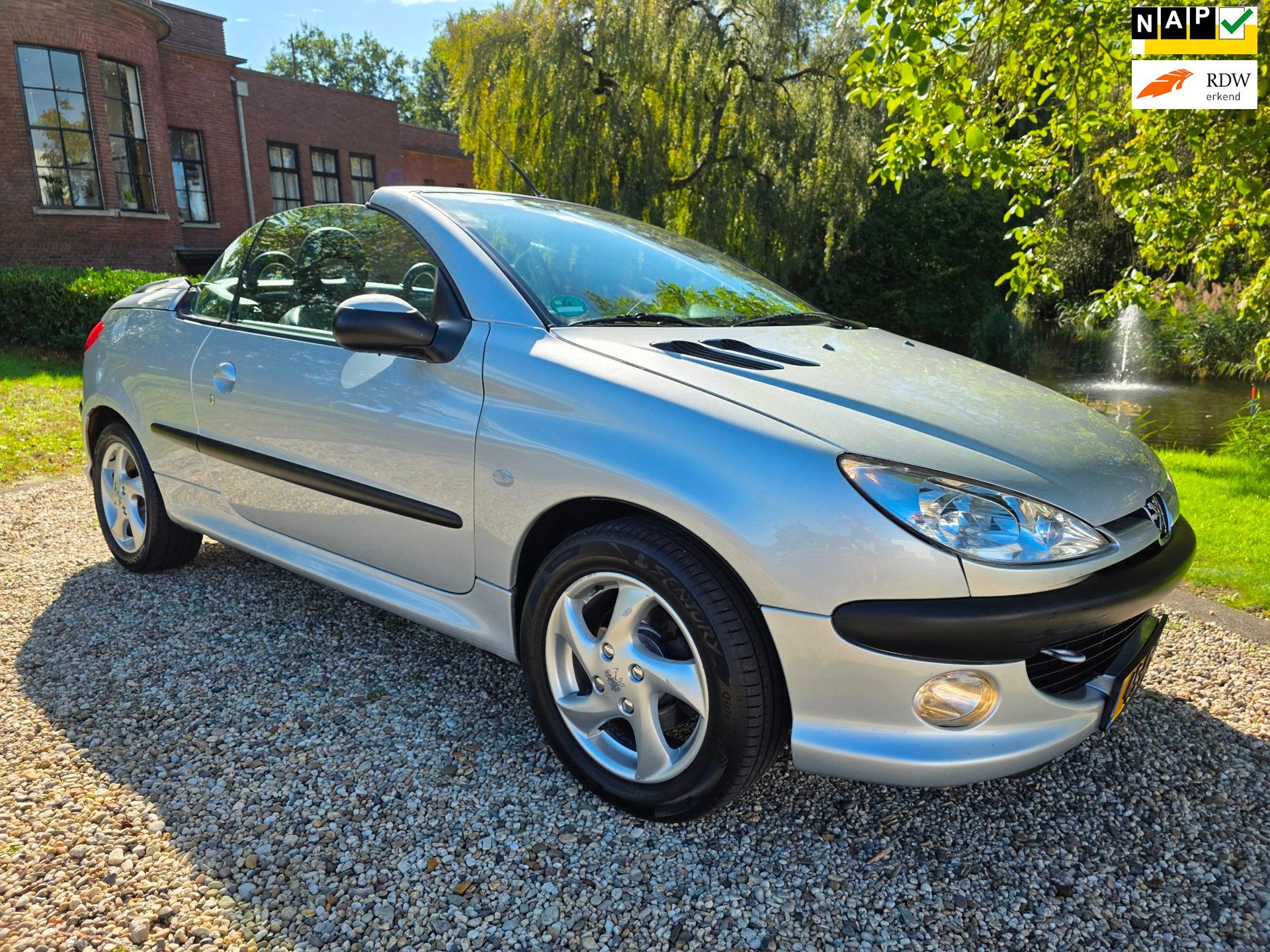 Peugeot 206 CC 1.6-16V LEER *apk:09-2027*, Auto's, Voorwielaandrijving, Elektrische ramen, Gebruikt, Zwart