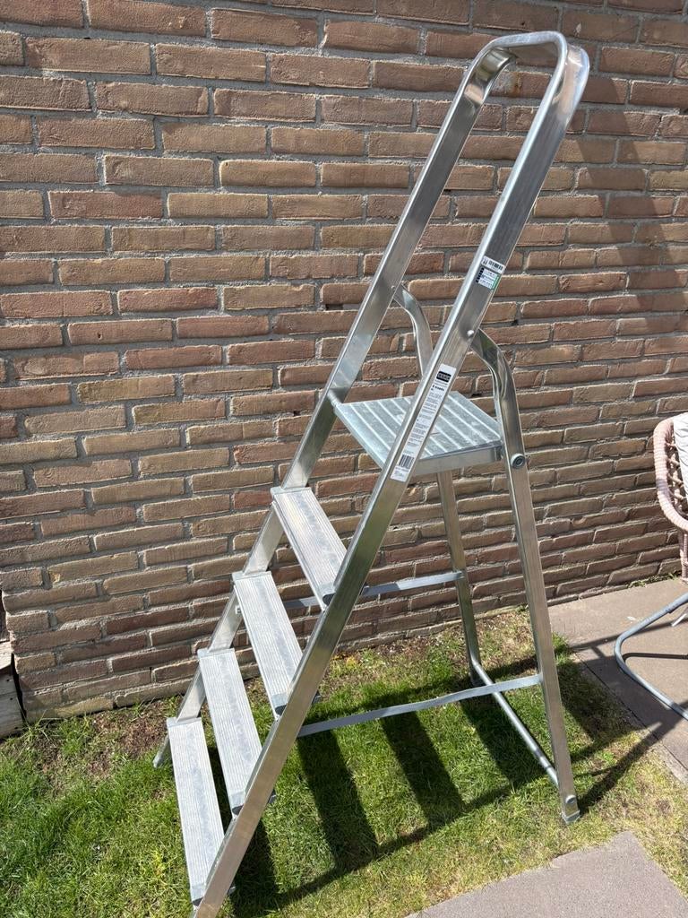 Huishoudtrap 5 treden, Doe-het-zelf en Verbouw, Ladders en Trappen, Ophalen, Zo goed als nieuw, Minder dan 2 meter