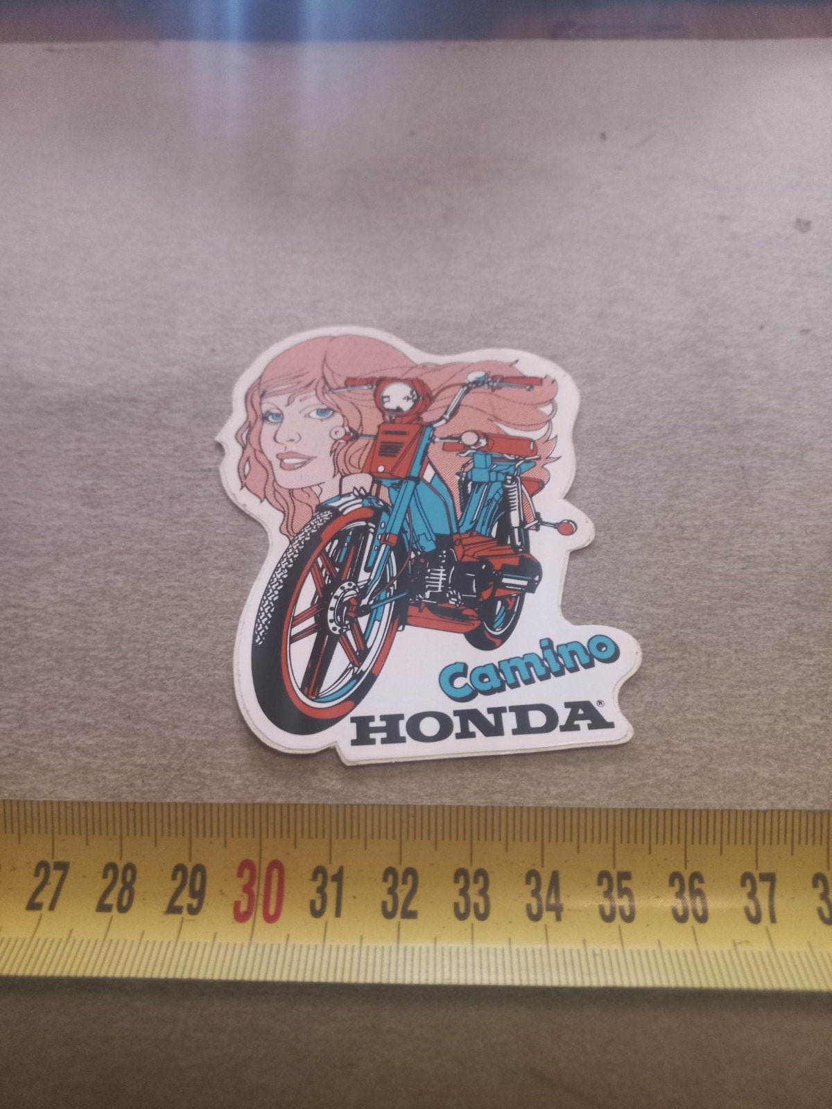 Vintage Honda Camino Sticker - Meisje op Brommer, Ophalen of Verzenden