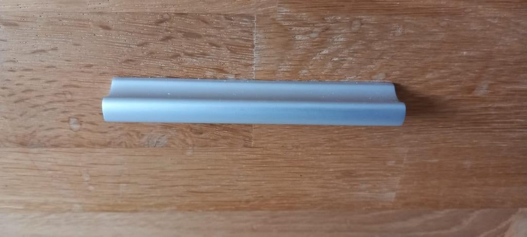 8 aluminium kastdeur greepjes, Ophalen of Verzenden, Zo goed als nieuw