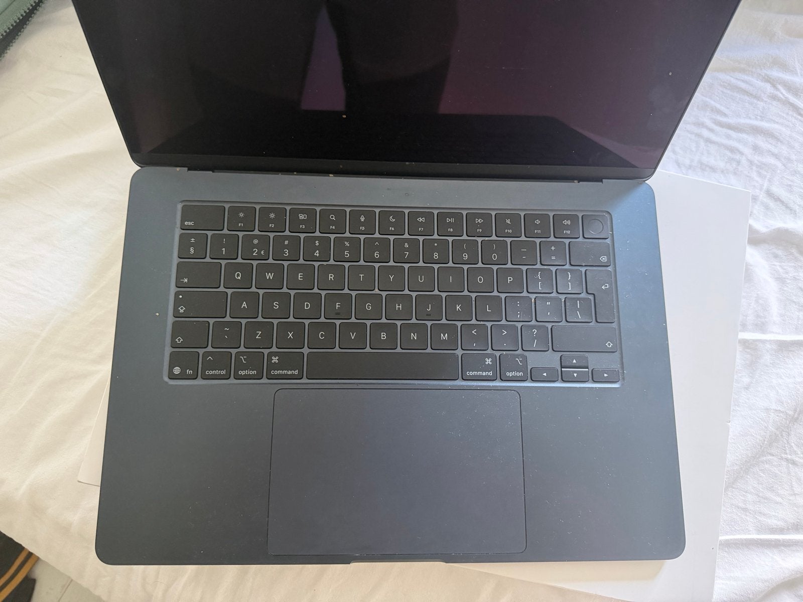 Foto 3 van MacBook Air M4 15 inch 16GB/256GB met laptop hoes