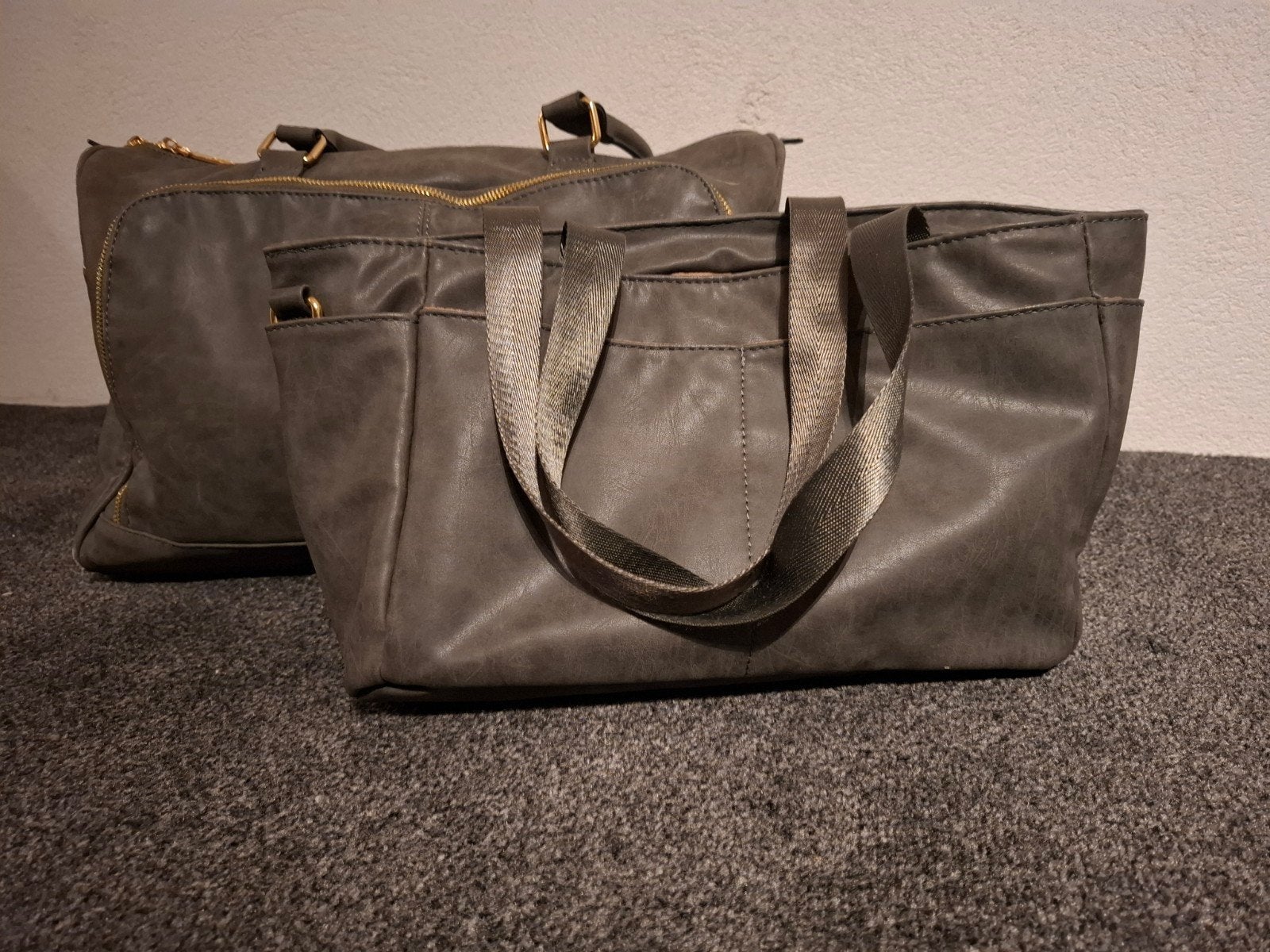 Zo goed als nieuwe 3-delige luiertas met gouden details, Kinderen en Baby's, Luiertassen, Verzorgingstas, Overige merken, Ophalen of Verzenden